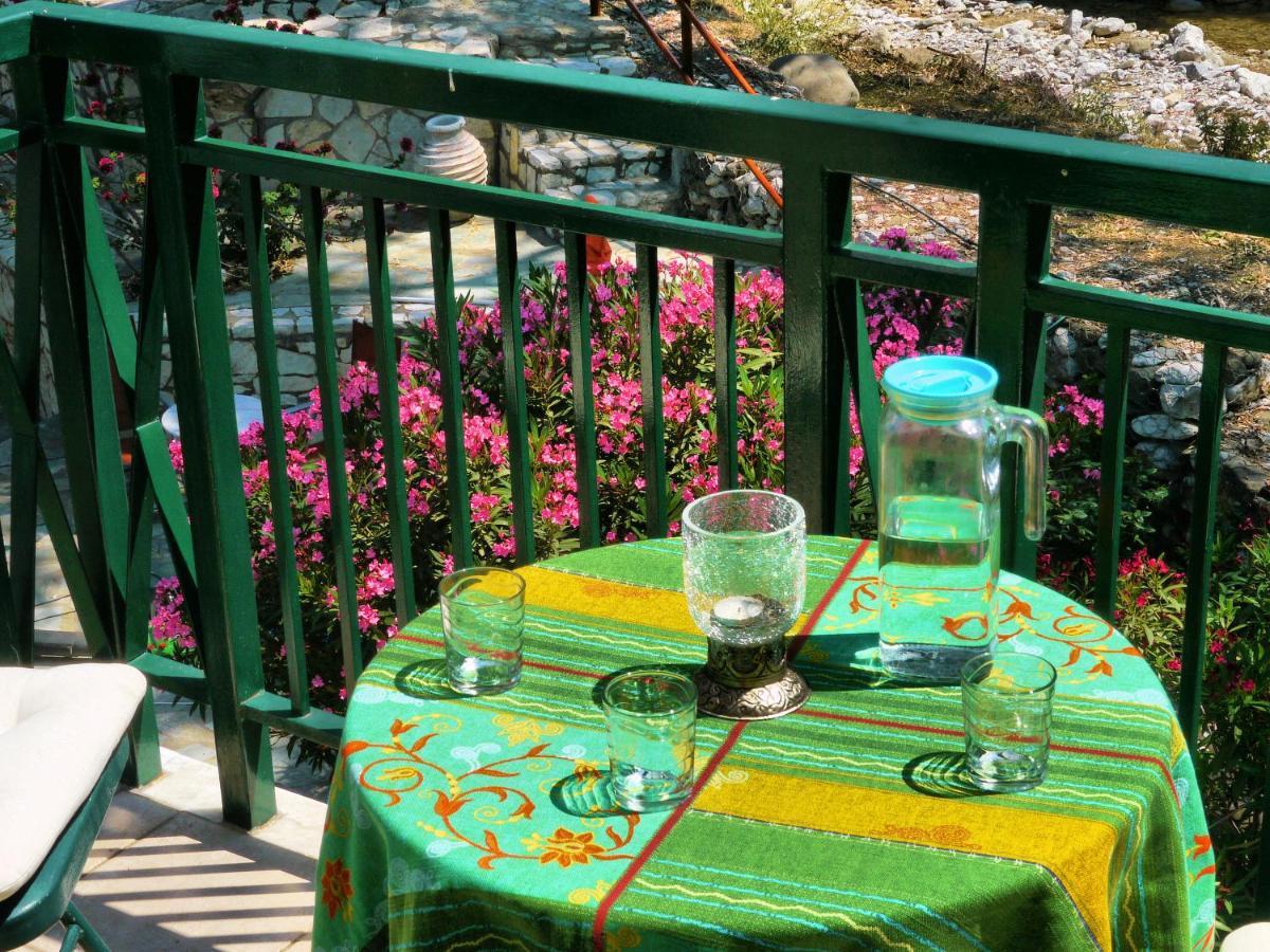 Steinturm Mit Dach-Terrasse Zwischen Fluss, Meer Und Gebirge- Spiti Pirgos Paralia Sergoulas Dış mekan fotoğraf