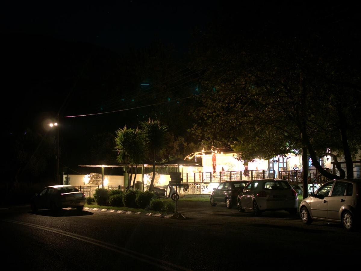 Steinturm Mit Dach-Terrasse Zwischen Fluss, Meer Und Gebirge- Spiti Pirgos Paralia Sergoulas Dış mekan fotoğraf