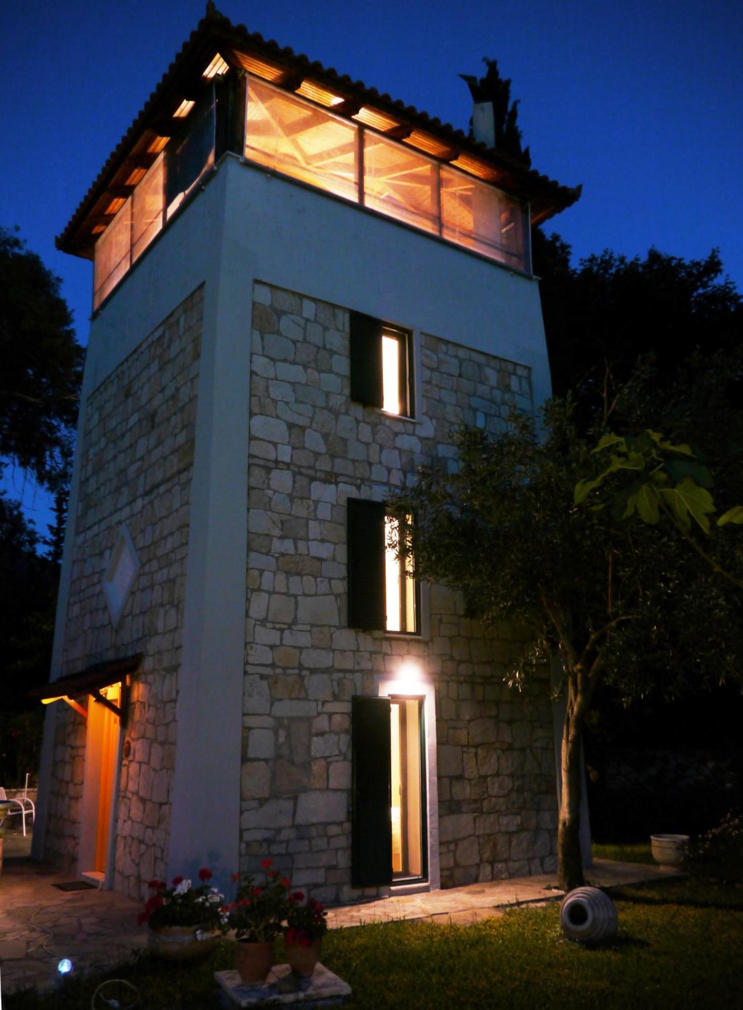 Steinturm Mit Dach-Terrasse Zwischen Fluss, Meer Und Gebirge- Spiti Pirgos Paralia Sergoulas Dış mekan fotoğraf