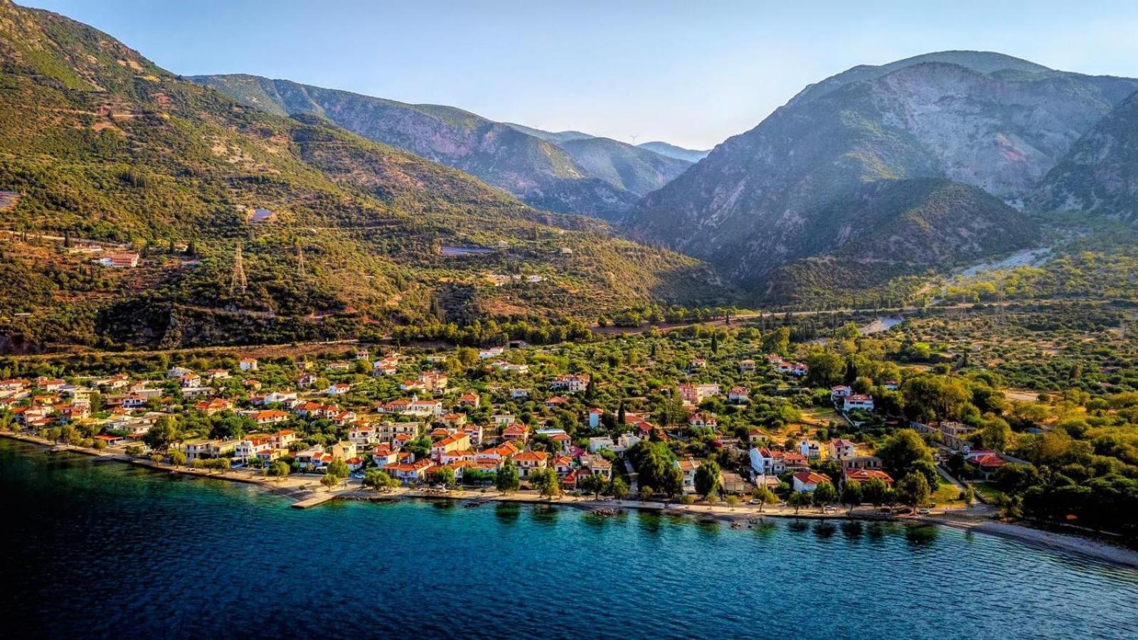 Steinturm Mit Dach-Terrasse Zwischen Fluss, Meer Und Gebirge- Spiti Pirgos Paralia Sergoulas Dış mekan fotoğraf