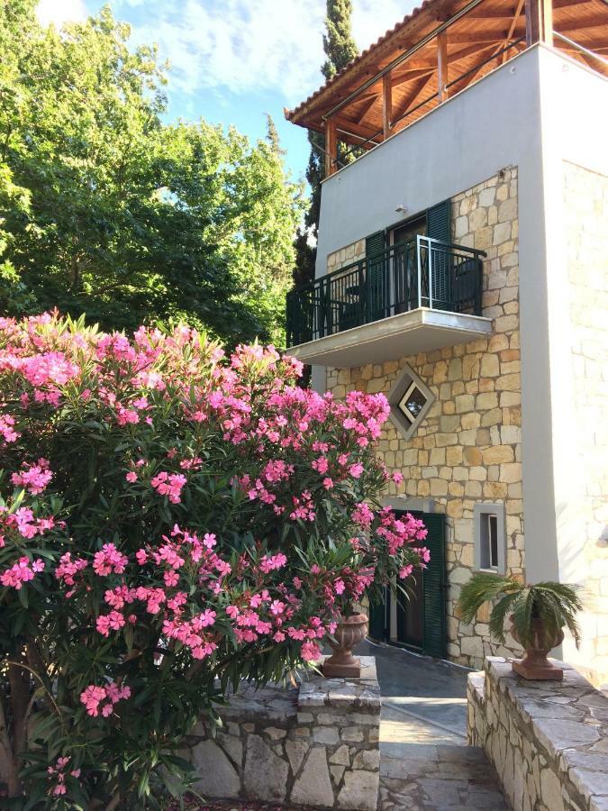 Steinturm Mit Dach-Terrasse Zwischen Fluss, Meer Und Gebirge- Spiti Pirgos Paralia Sergoulas Dış mekan fotoğraf